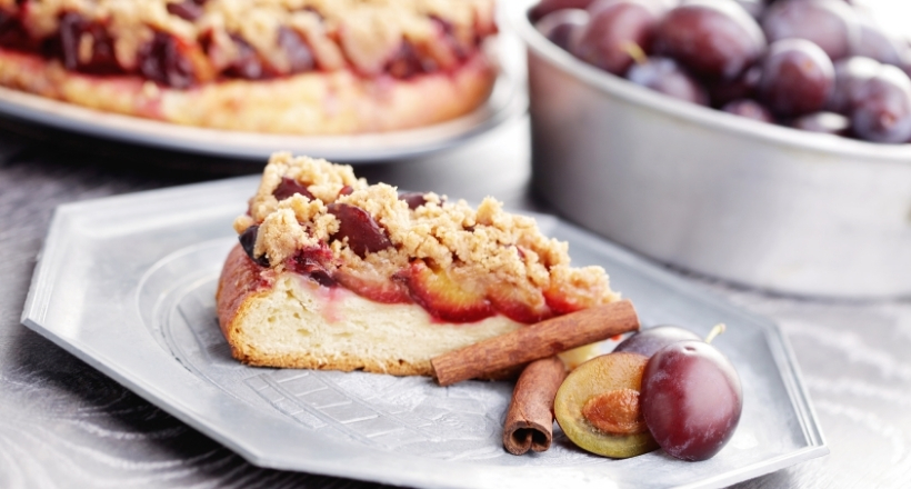 Omas Pflaumenkuchen mit Hefeteig und Streuseln – Ein Klassiker zum Verlieben