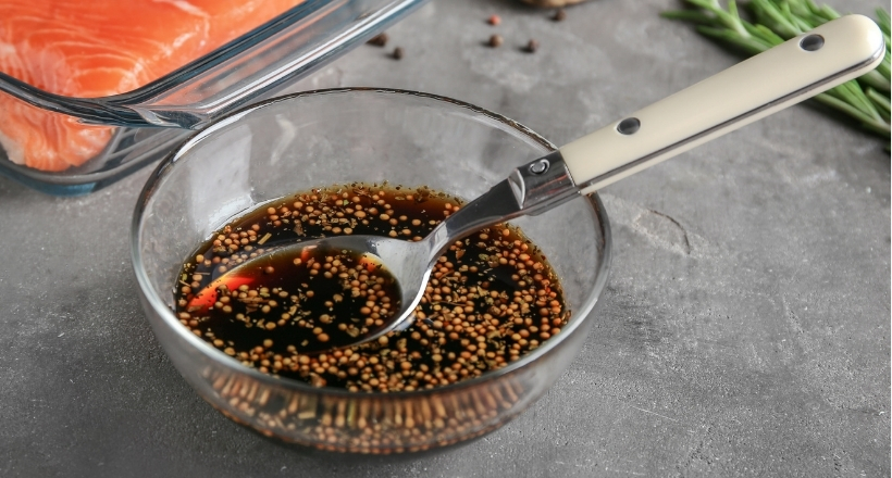 Aromatische Marinade für gegrillten Fisch – Mit Zitronensaft und Kräutern