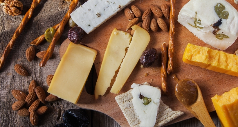 Käseplatte mit Birnen-Konfitüre & Walnüssen – herzhaft, süß & perfekt zum Wein