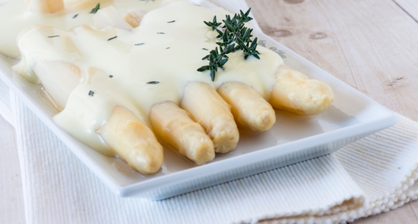 Weißer Spargel mit Sauce Hollandaise