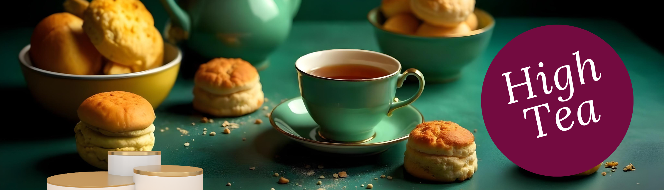 Tee in einer grünen Tasse mit köstlichen Scones und Snacks, ideal für eine High-Tea-Veranstaltung