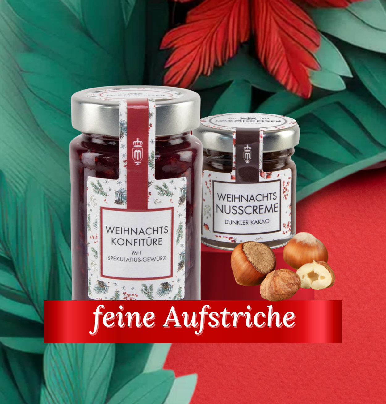Zwei Gläser mit Weihnachtsaufstrichen: Konfitüre mit Spekulatius-Gewürz und Nusscreme mit dunklem Kakao vor festlichem Hintergrund
